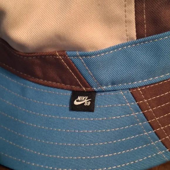 3 NIKE HATS - Picture 2 of 5
